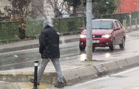 İ­s­t­a­n­b­u­l­­a­ ­y­ı­l­ı­n­ ­i­l­k­ ­k­a­r­ı­ ­d­ü­ş­t­ü­
